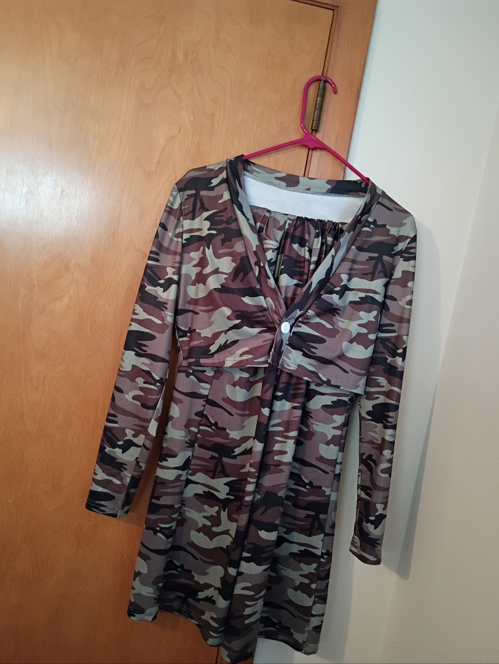 Medium Size Green Camouflage leggings & Long Sleeves Shirt With A Button Closure